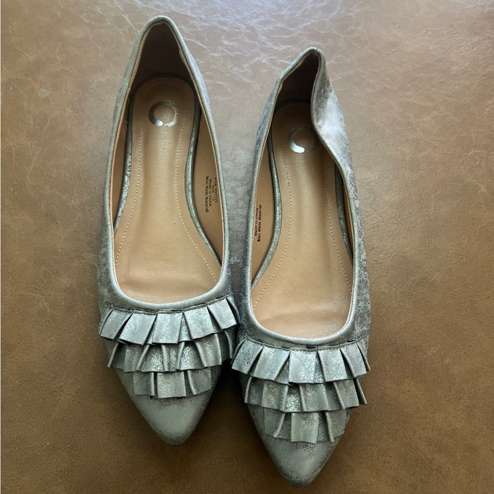 Journee women flats